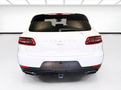 White 2018 Porsche Macan Macan Sport Edition