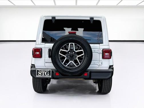 Bright White Clearcoat 2025 Jeep Wrangler 4-Door Sahara 4x4