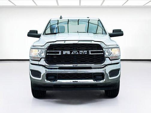 2022 RAM 2500 Tradesman Crew Cab 4x4 6'4' Box