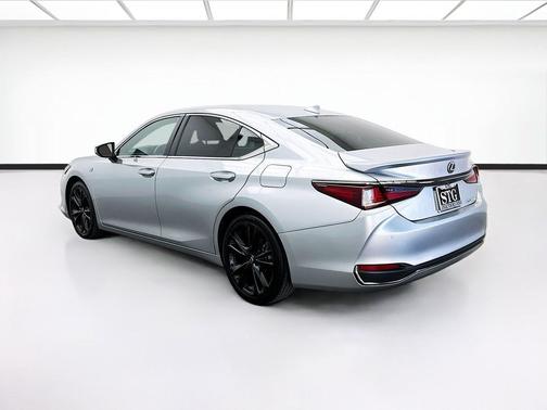 Iridium 2023 Lexus ES 300h F SPORT Handling