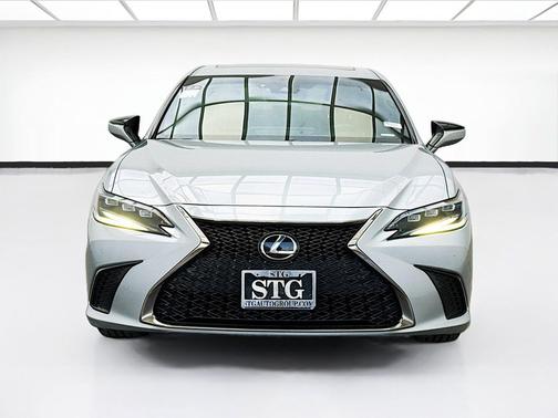 Iridium 2023 Lexus ES 300h F SPORT Handling