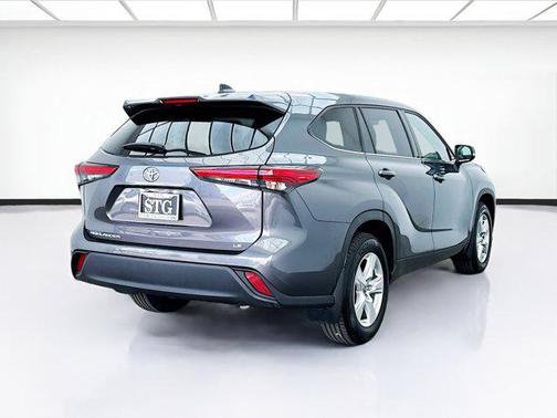 2022 Toyota Highlander LE