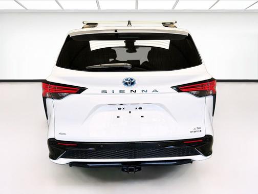 Super White 2021 Toyota Sienna XSE 7 Passenger