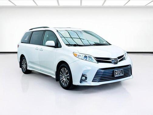 2020 Toyota Sienna XLE