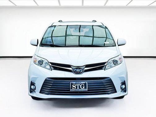 2020 Toyota Sienna XLE