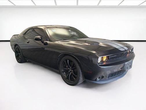 Pitch Black Clearcoat 2017 Dodge Challenger SXT