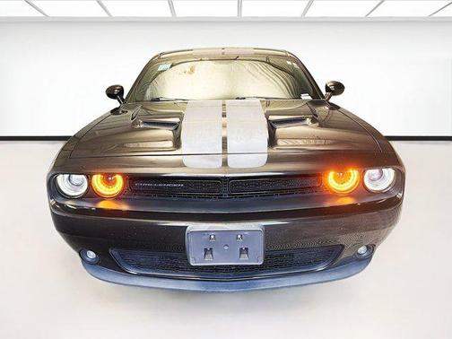 Pitch Black Clearcoat 2017 Dodge Challenger SXT