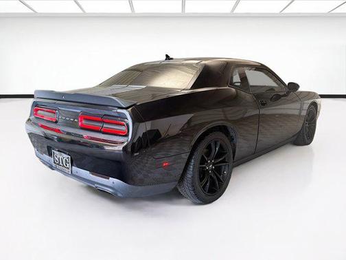 Pitch Black Clearcoat 2017 Dodge Challenger SXT