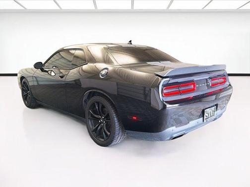 Pitch Black Clearcoat 2017 Dodge Challenger SXT