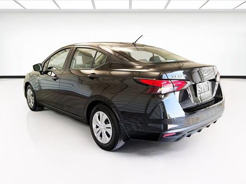 Super Black Metallic 2025 Nissan Versa 1.6 S