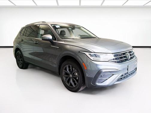 Platinum Gray Metallic 2023 Volkswagen Tiguan 2.0T SE