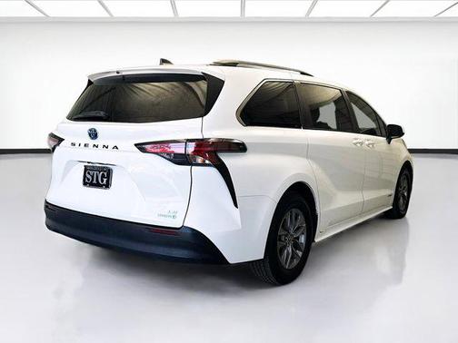 2021 Toyota Sienna LE