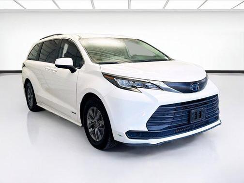 2021 Toyota Sienna LE