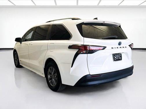 2021 Toyota Sienna LE