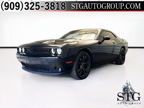 Pitch Black Clearcoat 2018 Dodge Challenger SXT