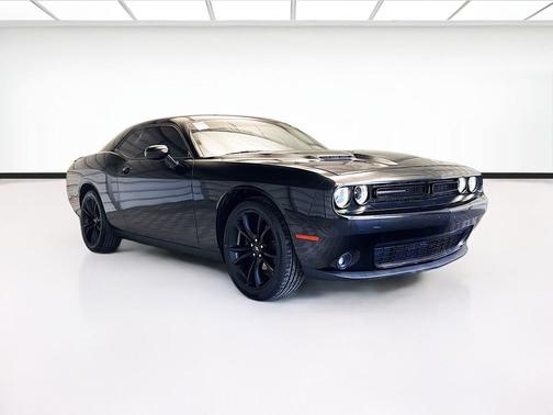 Pitch Black Clearcoat 2018 Dodge Challenger SXT