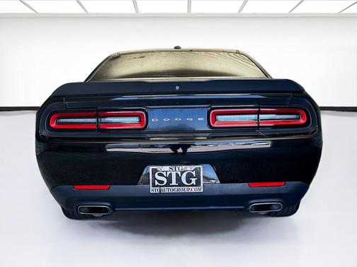 Pitch Black Clearcoat 2018 Dodge Challenger SXT