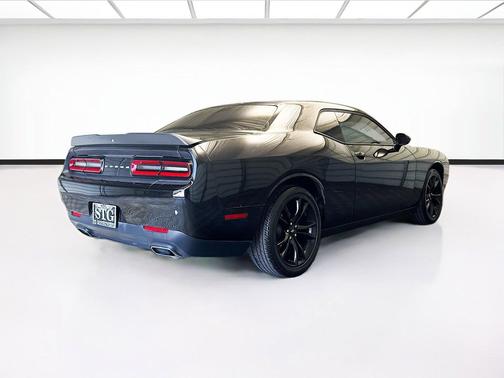Pitch Black Clearcoat 2018 Dodge Challenger SXT
