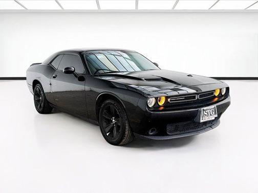 Pitch Black Clearcoat 2019 Dodge Challenger SXT