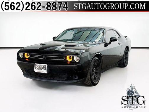Pitch Black Clearcoat 2019 Dodge Challenger SXT