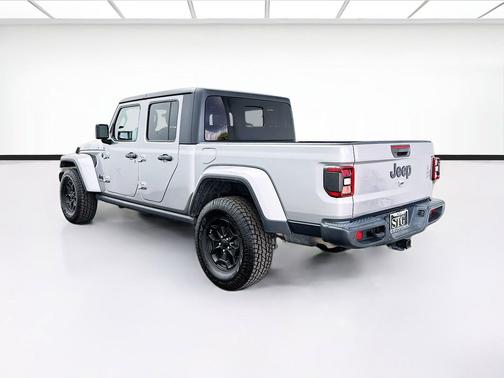 Billet Silver Metallic Clearcoat 2021 Jeep Gladiator Willys 4x4