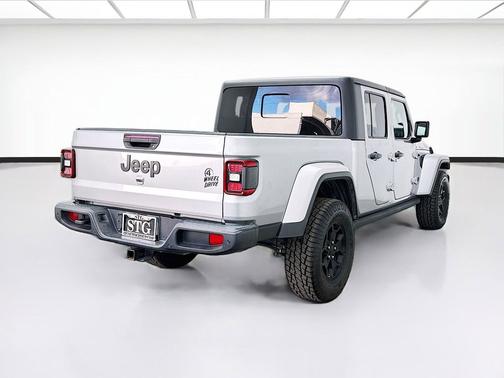 Billet Silver Metallic Clearcoat 2021 Jeep Gladiator Willys 4x4