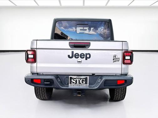 Billet Silver Metallic Clearcoat 2021 Jeep Gladiator Willys 4x4