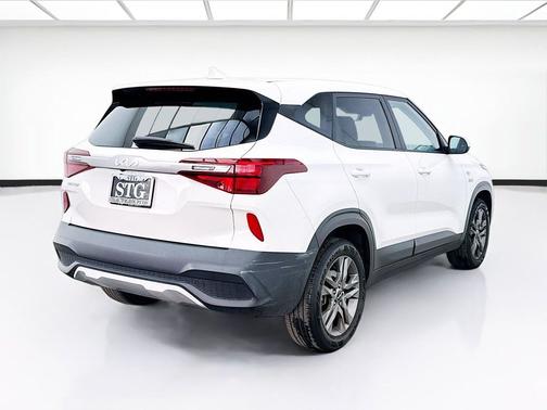Snow White Pearl 2023 Kia Seltos LX