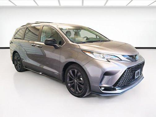 2021 Toyota Sienna XSE 7 Passenger