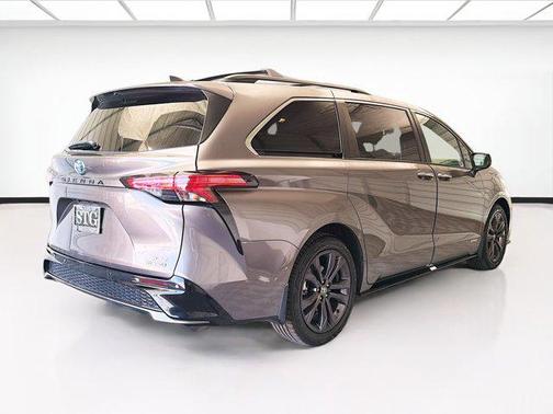 2021 Toyota Sienna XSE 7 Passenger