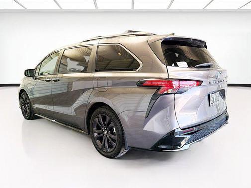 2021 Toyota Sienna XSE 7 Passenger