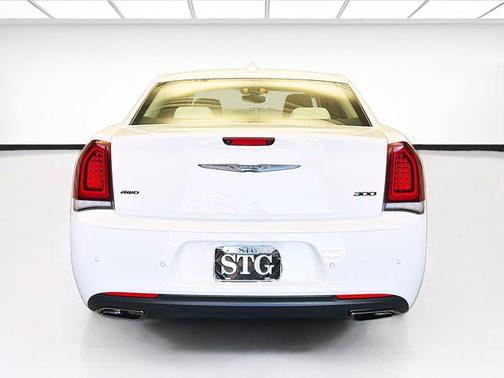 2023 Chrysler 300 Touring