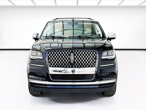 Infinite Black Metallic Clearcoat 2022 Lincoln Navigator Black Label