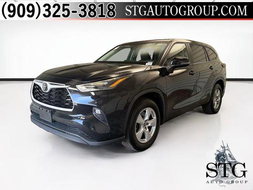 Midnight Black Metallic 2024 Toyota Highlander LE