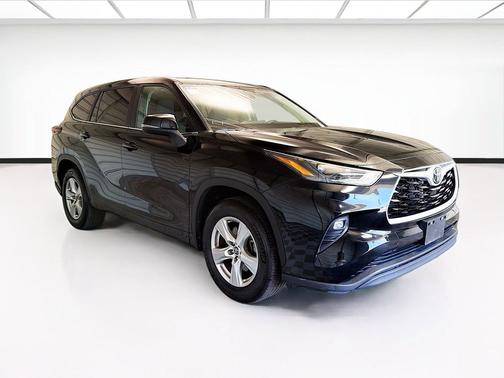 Midnight Black Metallic 2024 Toyota Highlander LE