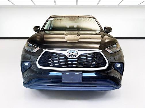 Midnight Black Metallic 2024 Toyota Highlander LE