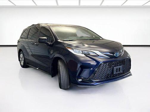 2022 Toyota Sienna XSE 7 Passenger