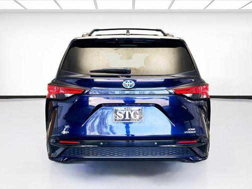 2022 Toyota Sienna XSE 7 Passenger