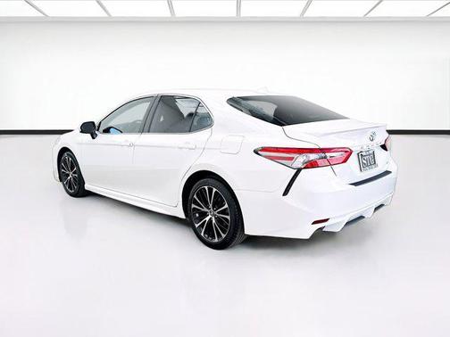 Super White 2019 Toyota Camry SE
