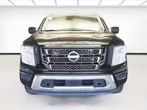 2023 Nissan Titan SV