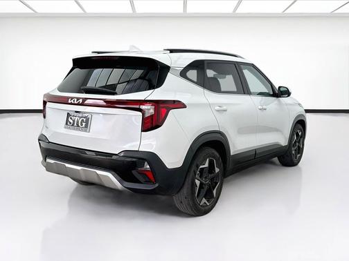 Snow White Pearl 2025 Kia Seltos EX