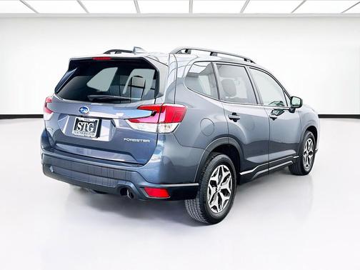 Magnetite Gray Metallic 2023 Subaru Forester Premium
