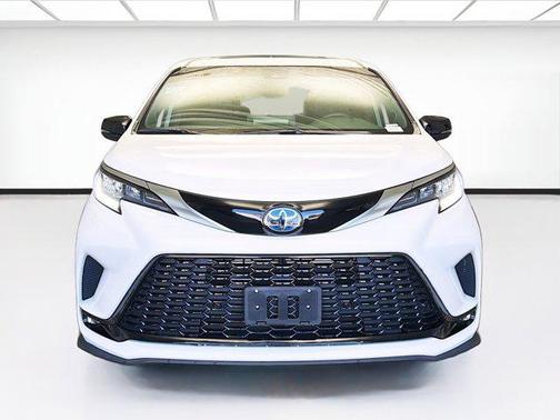 2024 Toyota Sienna LE