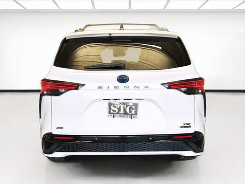 2024 Toyota Sienna LE