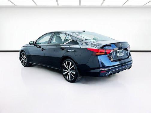 2022 Nissan Altima SR FWD