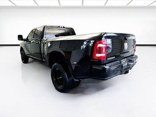 2024 RAM 3500 Laramie Crew Cab 4x4 8' Box