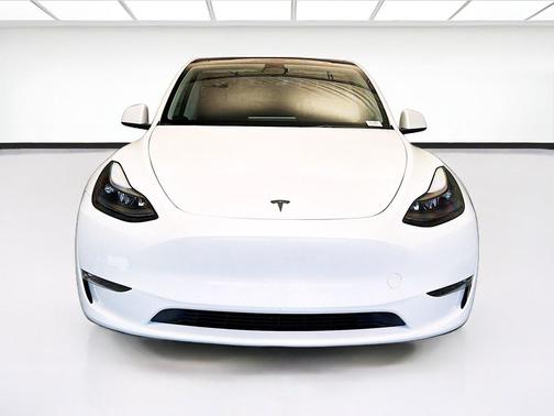 Pearl White Multi-Coat 2022 Tesla Model Y Performance Dual Motor All-Wheel Drive
