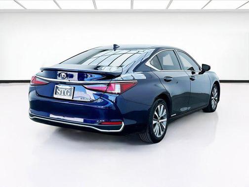 2021 Lexus ES 300h Base