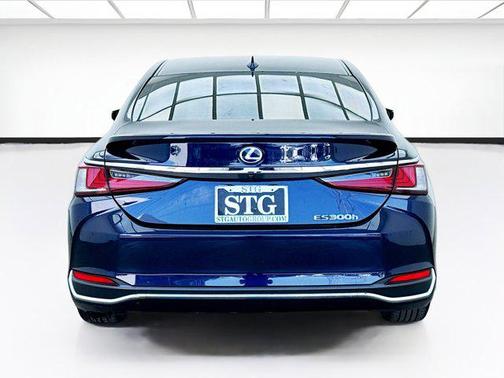 2021 Lexus ES 300h Base