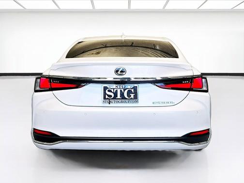 Eminent White Pearl 2023 Lexus ES 300h Premium